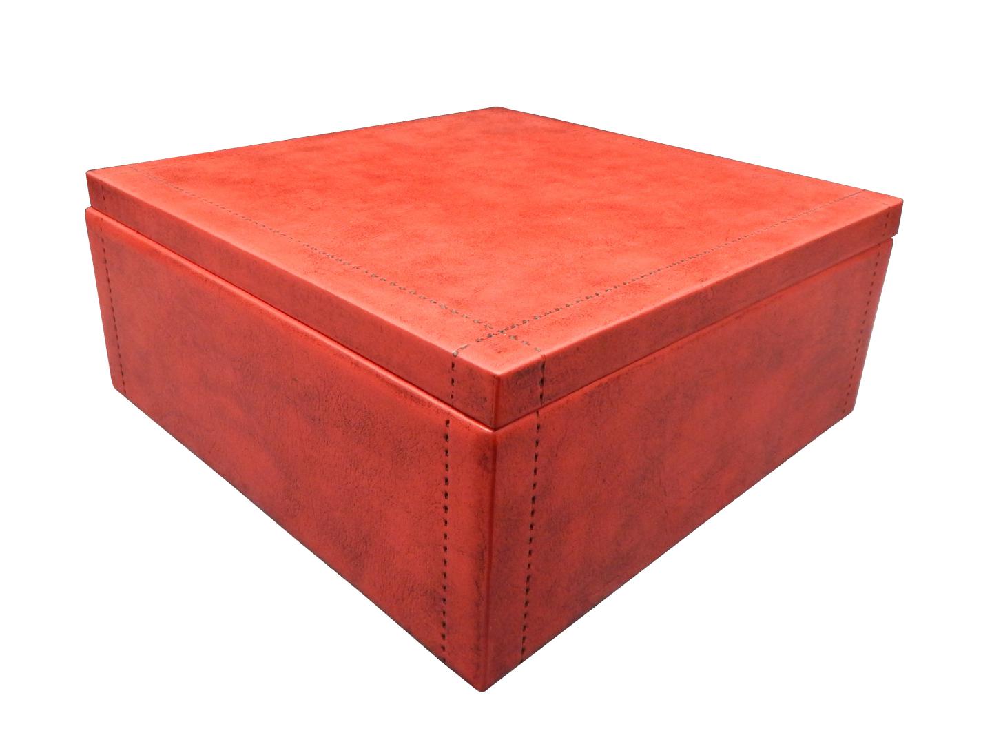 leather box with stitchless design on the sides and top of the box